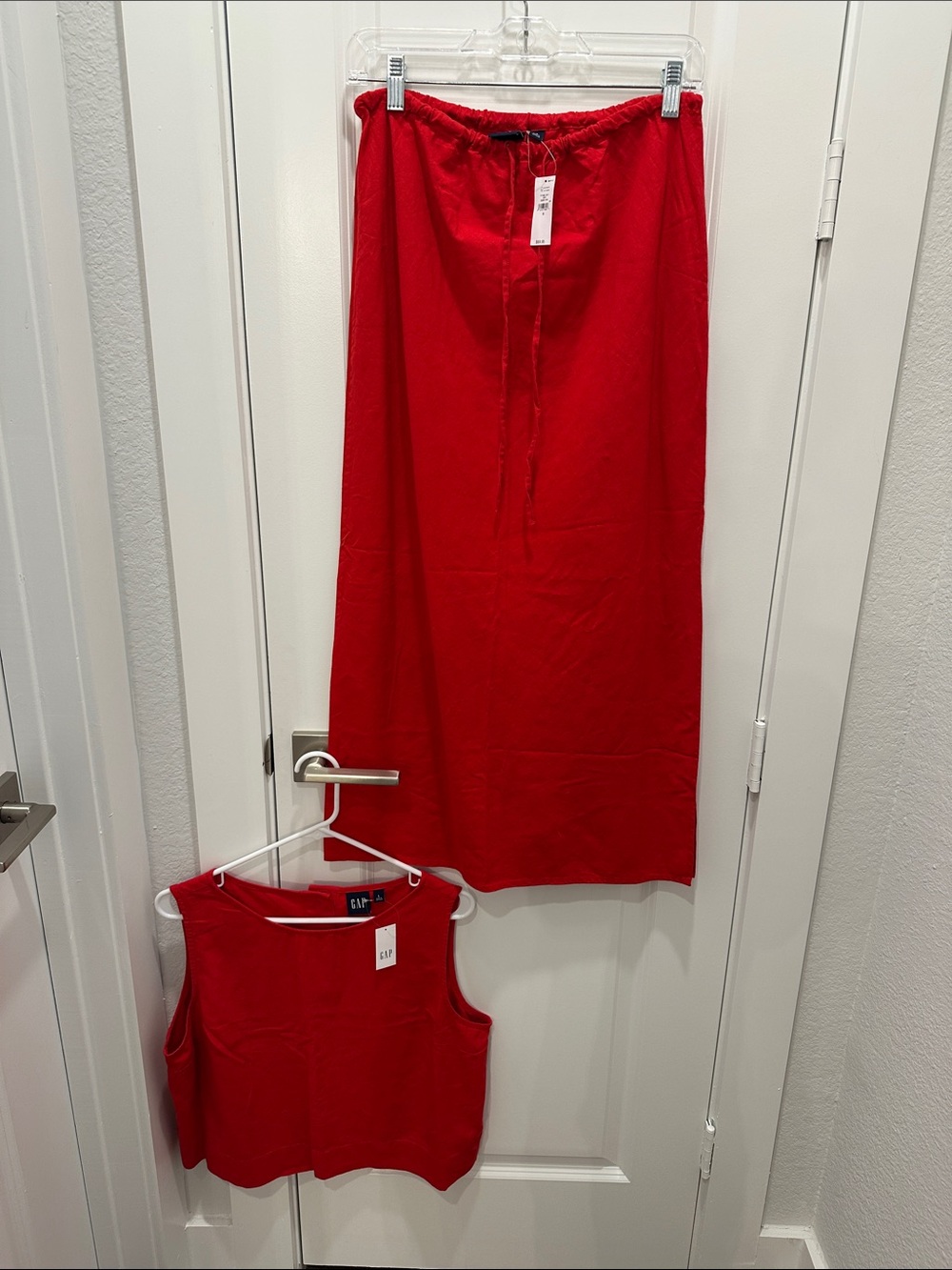 GAP Red linen blend Two-Piece Tank Top & Skirt Set Large top, small bottom
NWT